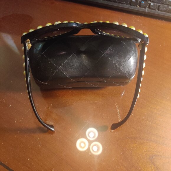CHANEL pearl Runway  sunglasses New - Picture 3 of 4